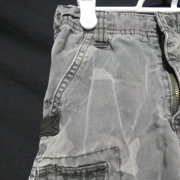VF JEANSWEAR | 7 Regular | Camouflage / Camo | Cargo Shorts | Snap Buttons | GUC - Picture 3 of 12